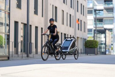 Kinderfahrradanhänger Qeridoo Kidgoo2 Zweisitzer – Ivy Green 2023 – Bild 7